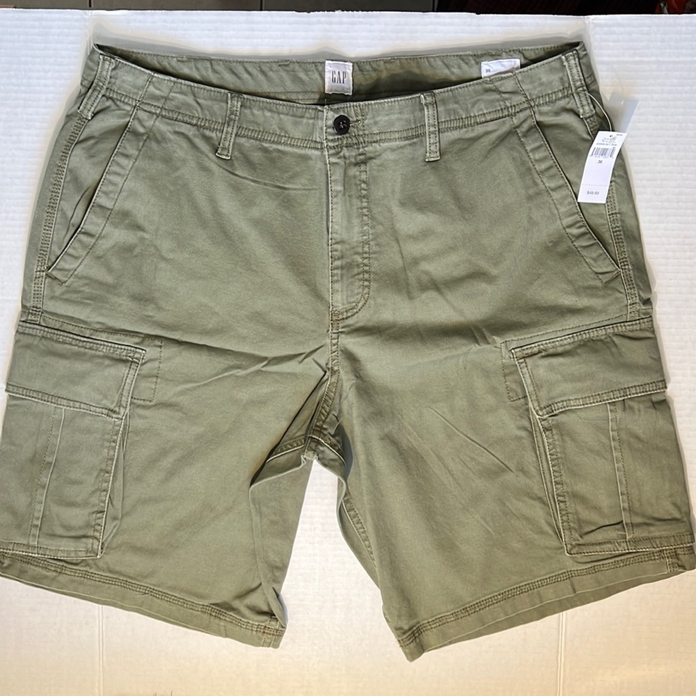 GAP Cargo Green Shorts W/Side Pockets Sz 36 10.5” Inseam
